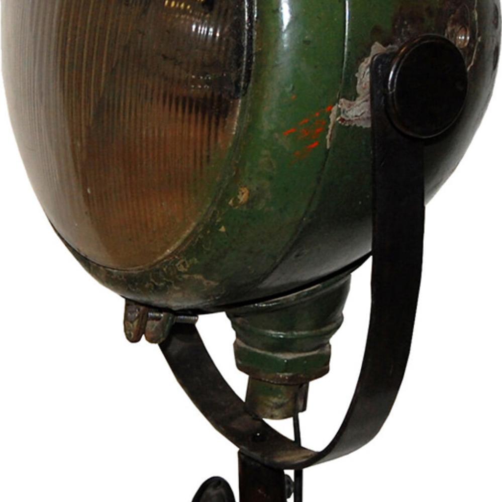 Stehlampe aus alter LKW-Lampe